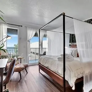 The Hemingway Subtropical Luxury On The Bay Holiday home